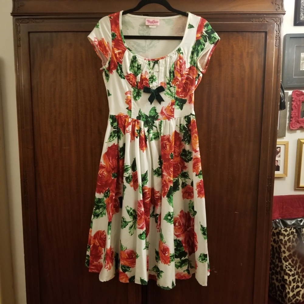 Pinup Couture - PUG - Evelyn Swing Dress in Red Roses